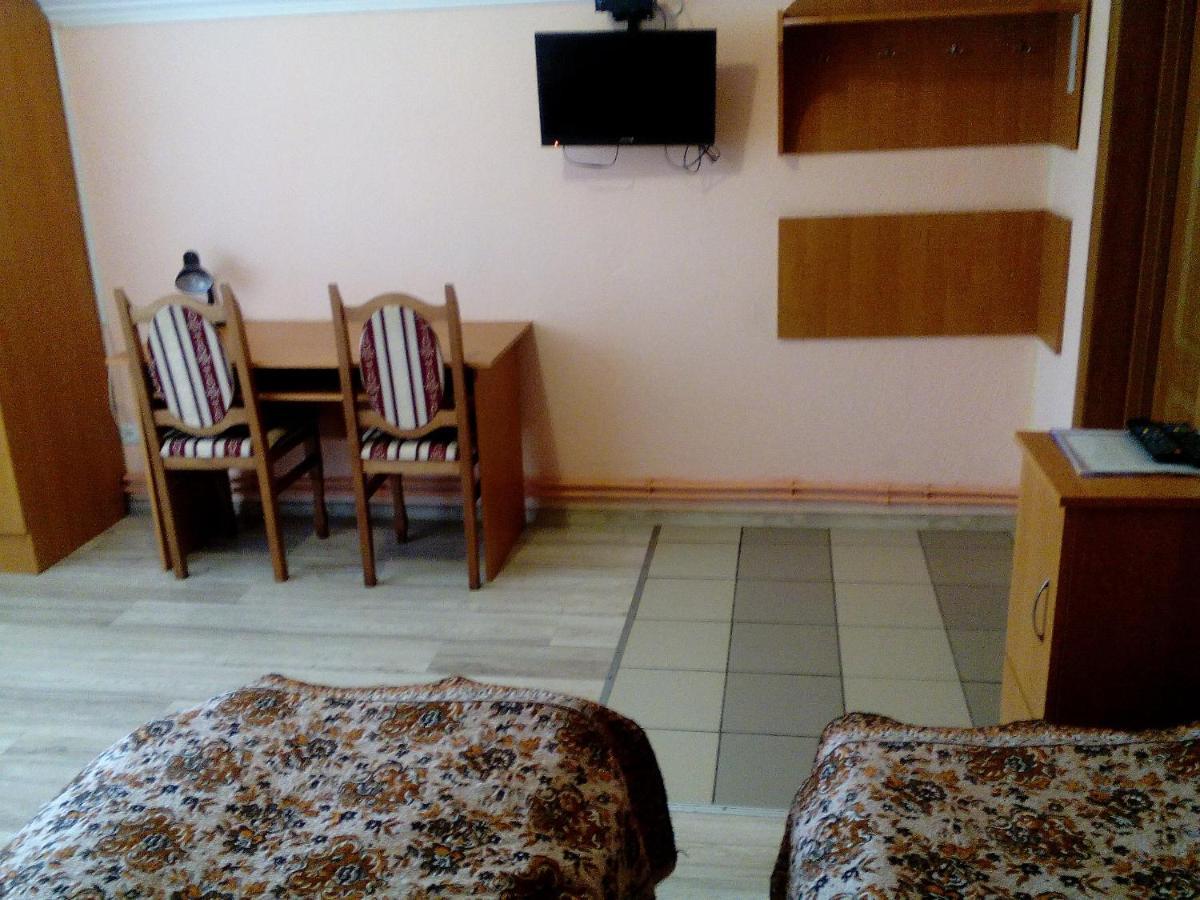 Hostel On Flotska อิวาโน-ฟรานกิฟสเก ภายนอก รูปภาพ