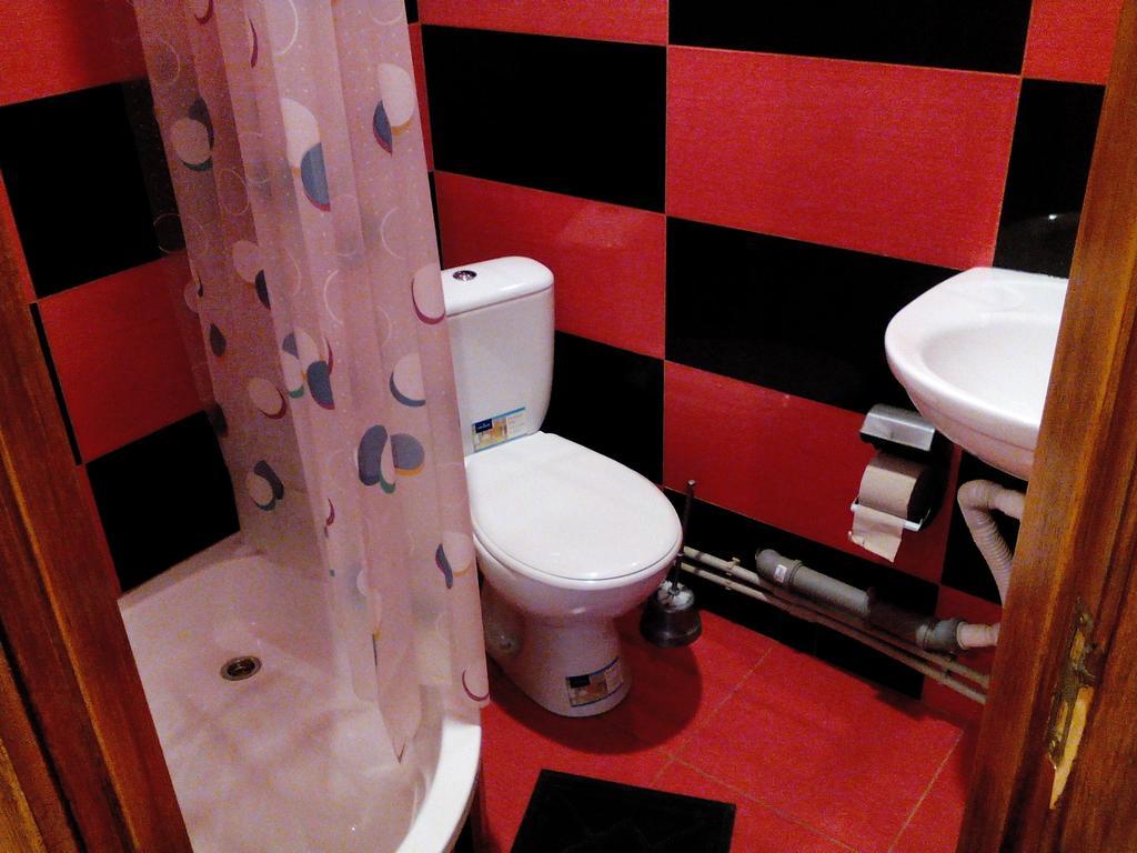 Hostel On Flotska อิวาโน-ฟรานกิฟสเก ภายนอก รูปภาพ