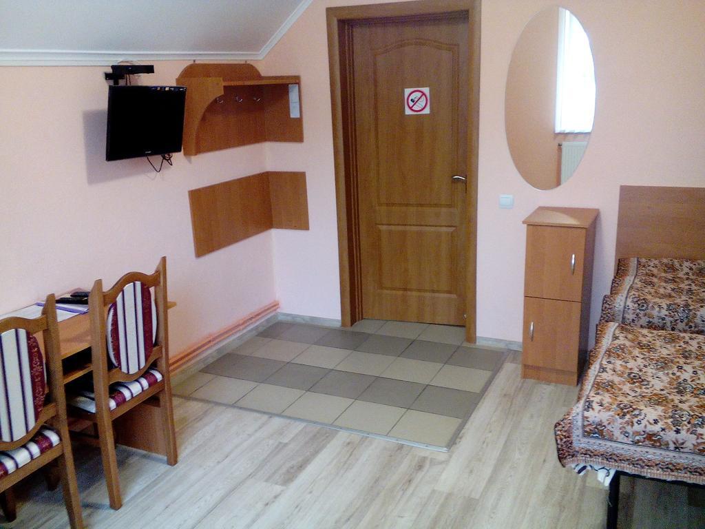 Hostel On Flotska อิวาโน-ฟรานกิฟสเก ภายนอก รูปภาพ